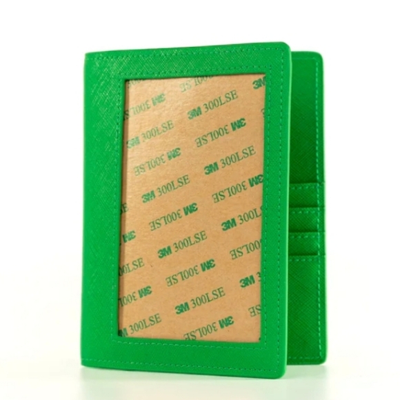 NWT Rachel Barri Self Finishing Passport Holder In Kelley Green & Floral Insert - Picture 1 of 2